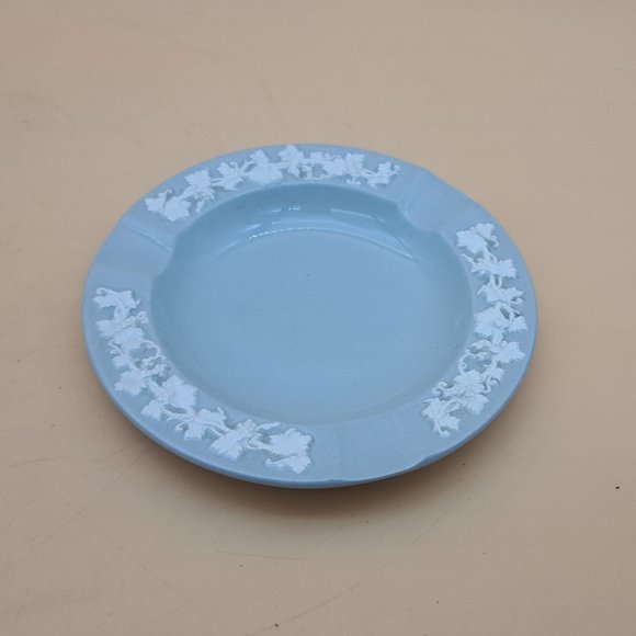 Queensware Blue Ashtray by Wedgwood of Etruria & Barlaston - Picture 3 of 11